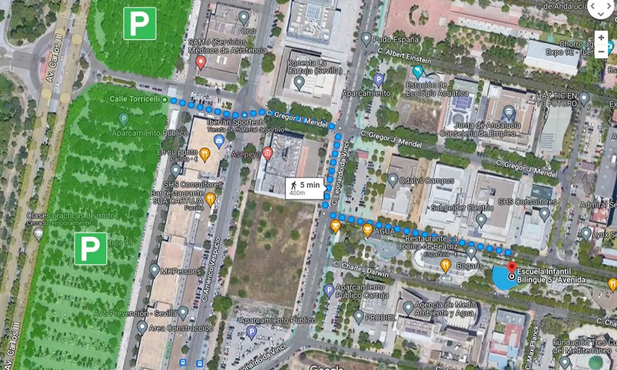 Recorrido a pie desde la bolsa de aparcamiento más próxima